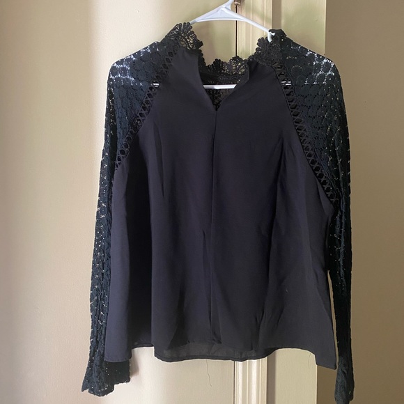 Long sleeve lace top - Picture 3 of 3